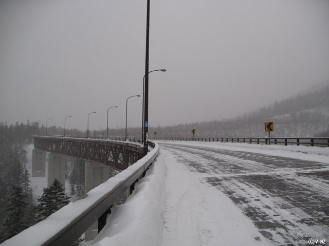 雪景色 雪道　道路 北海道の道路 道東 国道273号線「糠平国道」 上士幌町 松見大橋