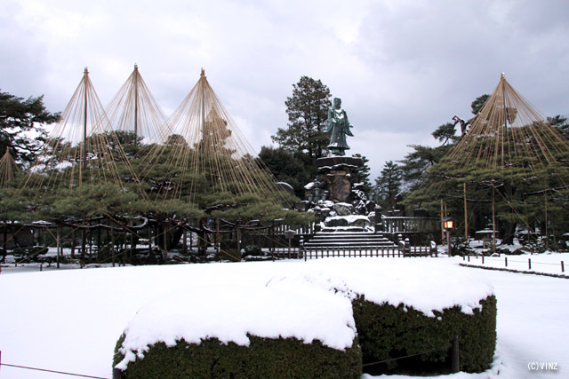 雪景色 冬 石川 金沢 兼六園 雪吊り 雪囲い 「明治記念之標」